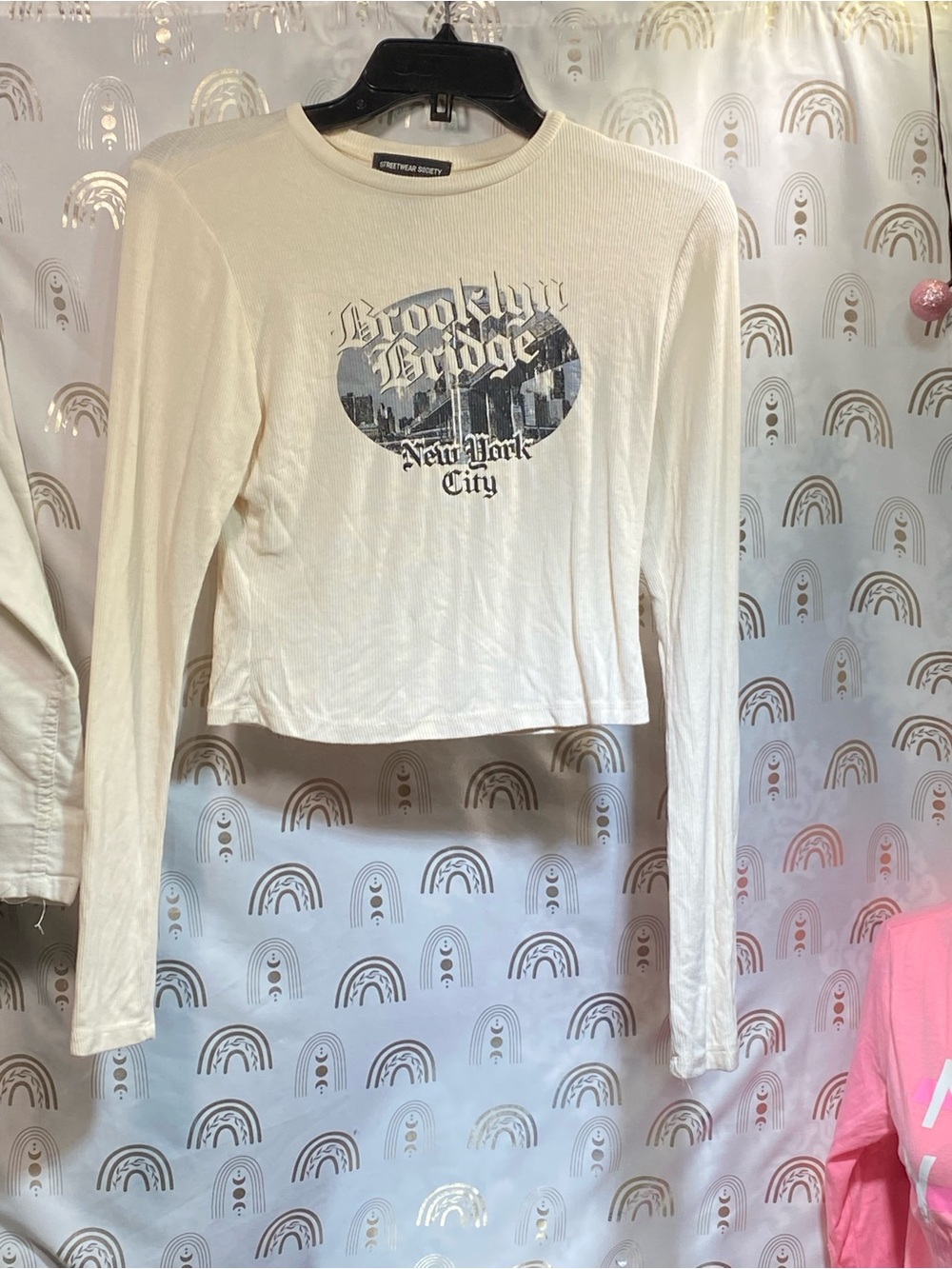 Streetwear Society Cream Brooklyn Bridge Graphic Long-Sleeve Crop Top